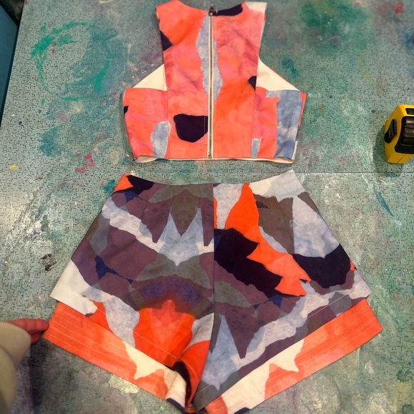 Modern Abstract Short Set - Picture 6 of 14